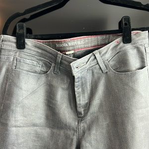 Barely worn. Banana Republic grey satiny jeans. Size 31. Vintage style.